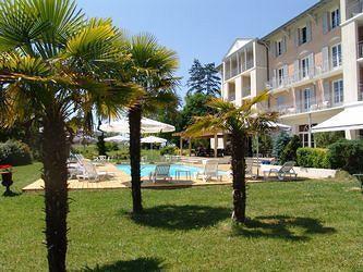 Brit Hotel Du Golf Le Lodge Salies-de-Bearn Exterior photo